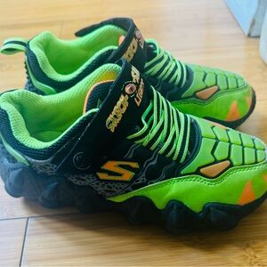 Skechers Green and Black Sneakers with Dynamic Design